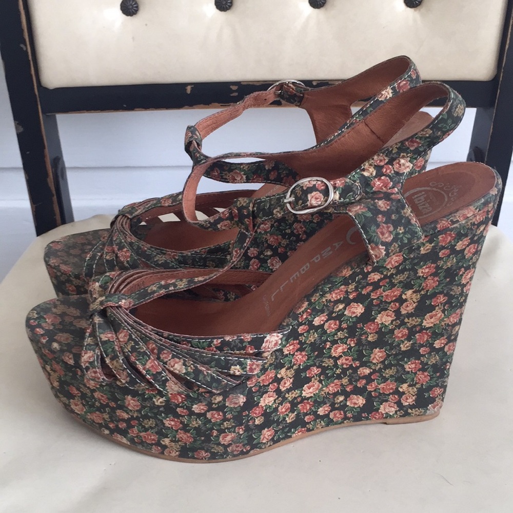Jeffrey Campbell Swansong Floral Wedges Size 8.5